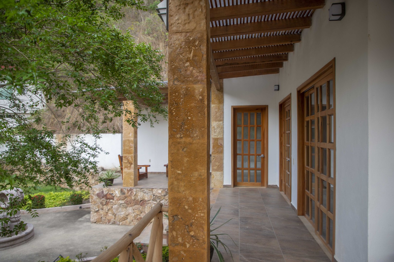 Villa Lago doors – La Dulce Vista